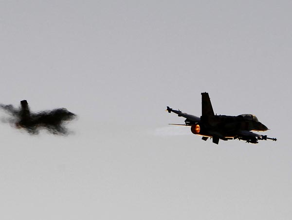 তাঁদের উদ্ধারের জন্য ছুটে যায় আর একটি বাণিজ্যিক জাহাজ এবং হুথি প্রতিরোধে গঠিত হওয়া যৌথ বাহিনী।