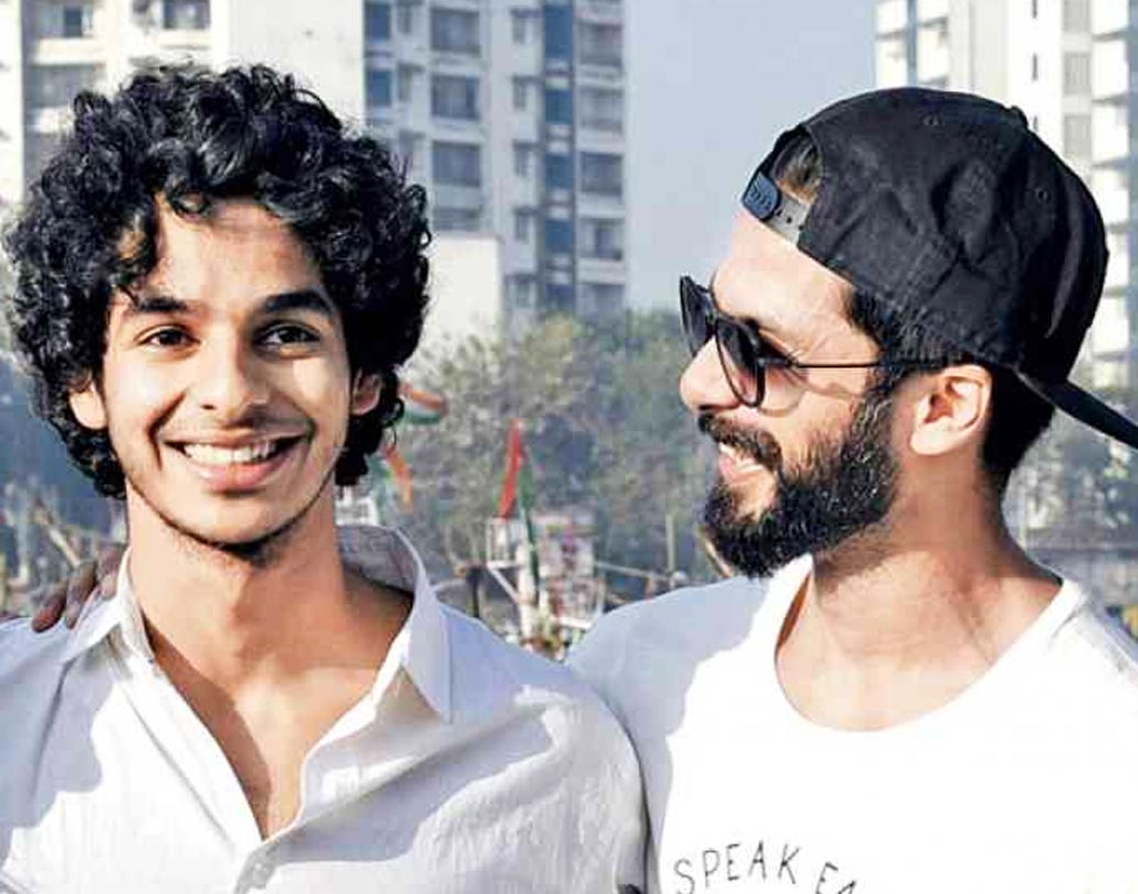 এই ‘ধড়ক’ ছবিটিতেই জাহ্ণবীর বিপরীতে দেখা যাবে ঈশান খট্টরকে। শাহিদ কপূরের ভাই ঈশান এর আগে ‘উড়তা পঞ্জাব’-এ সহকারী পরিচালকের কাজ করেছেন। আর তার পরেই এক্কেবারে অভিনয়ে। যদিও অভিনয় কেরিয়ারের শুরুটা ঈশান করলেন ইরানিয়ান পরিচালক মজিদ মাজিদির ‘বিয়ন্ড দ্য ক্লাউডস্’ ছবিটি দিয়েই।