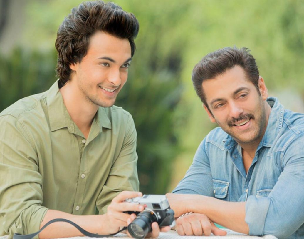 সলমন খানের বোন অর্পিতার স্বামী আয়ুশ শর্মার বলিউড ডেবিউ নিয়ে গুঞ্জন বহুদিনের। সলমন খান ফিল্মস ব্যানারের ‘লভরাত্রি’ বলে একটি ছবিতেই আত্মপ্রকাশ করতে চলেছেন আয়ুশ।