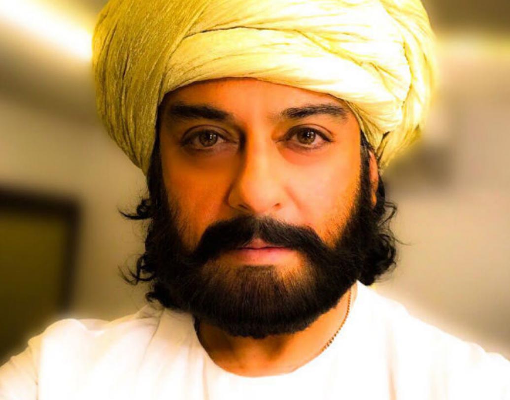 একের পর এক মেলোডিয়াস গান গেয়ে দর্শকের মন আগেই জিতে নিয়েছিলেন আদনান স্বামী। এ বার অভিনয়েও হাতেখড়ি হতে চলেছে তাঁর। আফগান ছবিতে অভিনেতা আদনান স্বামীর ডেবিউ হচ্ছে। জুলাইতে মুক্তি পাবে এই ছবিটি।