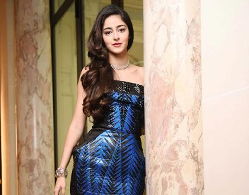 চাঙ্কি পাণ্ডের মেয়ে অনন্যারও বলিউড ডেবিউ হতে চলেছে এই বছরেই। টাইগার শ্রফ এর উল্টো দিকে ‘স্টুডেন্ট অব দ্য ইয়ার টু’ ছবিতে দেখা যাবে অনন্যা পাণ্ডেকে।