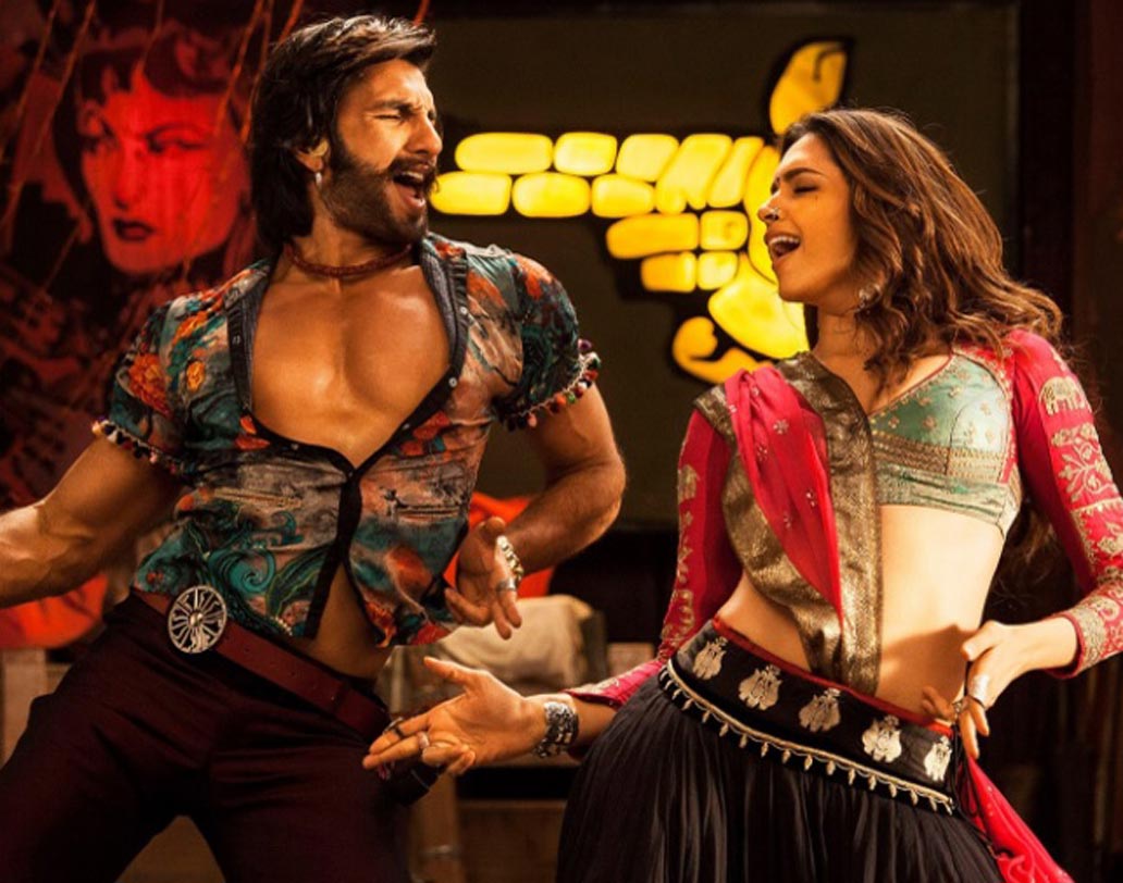 দীপিকার সঙ্গে রণবীর কপূরের ব্রেক-আপের পর রণবীর সিংহের এন্ট্রি হয়। প্রেম-পর্বের শুরুতে, ২০১৩-এ সঞ্জয় লীলা ভন্সালীর ‘গোলিও কি রাসলীলা: রাম-লীলা’ ছবিতেও হিট জুটি হয়ে যান তাঁরা। একসঙ্গে তাঁদের ‘দীপভীর’ বলেন ফ্যানেরা। পর পর ছবিতে কাজ করছেন রণবীর-দীপিকা। ‘বাজিরাও মস্তানি’ থেকে ‘পদ্মাবত’— সবেতেই ‘ম্যাজিক’ করেছে এই কাপল।