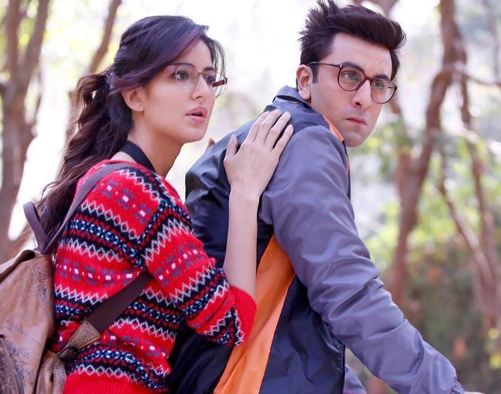 ২০০৯-এ ‘আজব প্রেম কি গজব কাহানি’-তে একসঙ্গে পর্দার জুটি হলেন রণবীর কপূর ও ক্যাটরিনা কইফ। তাঁদের অন-স্ক্রিন কেমিস্ট্রি সেই ছবিতেই চোখে পড়েছিল ফ্যানেদের। ‘রাজনীতি’ থেকে ‘জগ্গা জসুস’ ছবিতেও যে ম্যাজিক এক অংশেও কমেনি। অন-স্ক্রিন কাপল হিসেবে রণবীর-ক্যাটরিনার জুটিও কিন্তু দর্শকদের বেশ পছন্দের।