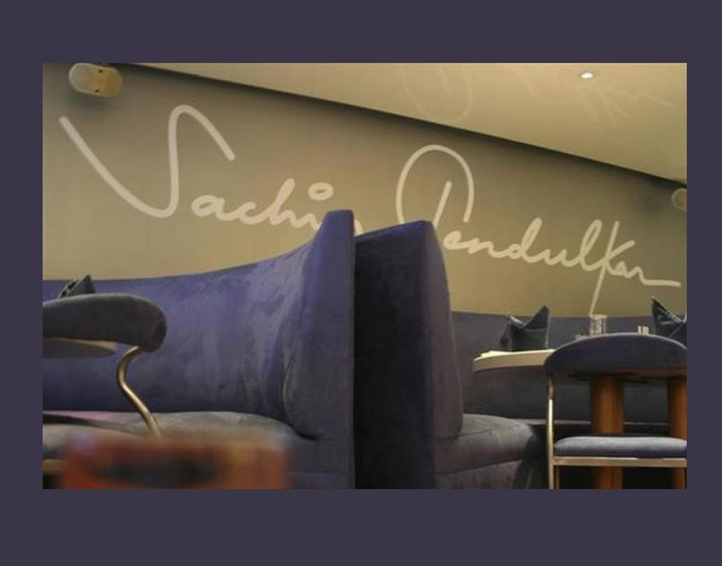 তেন্ডুলকর’স ওয়ার্ল্ড: মুম্বইয়ের ছত্রপতি শিবাজি মার্গে জনপ্রিয় এই রেস্তরাঁটির মালিক সচিন তেন্ডুলকর। রেস্তরাঁর প্রতিটি জিনিসে ‘লিটল মাস্টার’-এর স্বাক্ষর রয়েছে। মেনুতেও রয়েছে তাঁর পছন্দের নানা ডিস। দেশি, বিদেশি নানা স্বাদের মুখরোচক খাবারের খাজানা রয়েছে এই রেস্তরাঁয়।