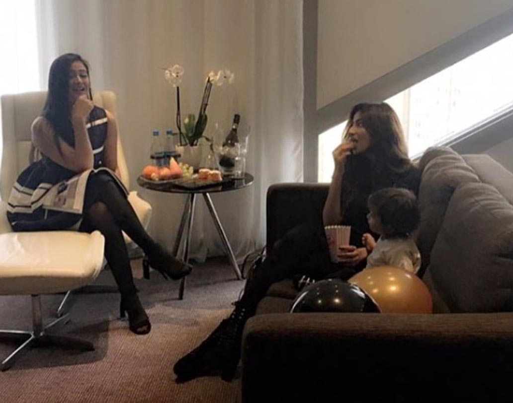 মার্চের শেষেই লন্ডনে গিয়েছিলেন শ্বেতা। লক্ষ্য লম্বা ভ্যাকেশন। হ্যাঁ, আর এই ছুটিতে শ্বেতার সঙ্গী তাঁর দুই সন্তান।