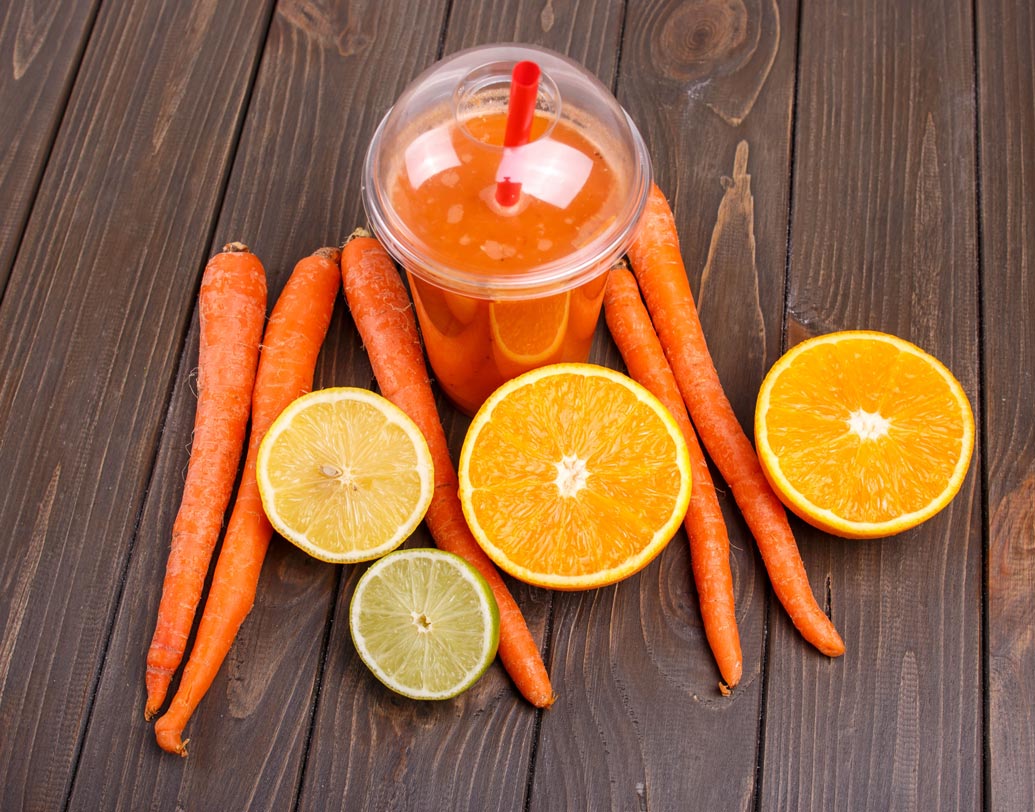 গাজর-লেবুর জুস: দু’টো গাজর পিষে তার রস বার করে নিন। এ বার তাতে কয়েক ফোঁটা লেবুর রস মিশিয়ে জুস বানিয়ে খালি পেটে খান। নিয়মিত এই জুস খেলে কিছুদিন বাদেই টের পাবেন ব্যথা অনেক কমে গিয়েছে।