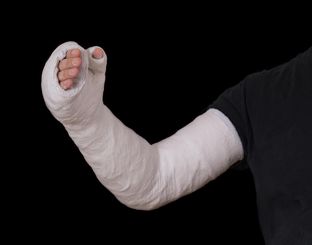 অফিসে ছুটি নেওয়ার জন্য অনেক সময় আজব এবং হাস্যকর অজুহাত দেন কর্মীরা। দেশ বিদেশের কর্মীদের এমনই কিছু অজুহাত এখন সোশ্যাল মিডিয়ায় ভাইরাল। এক কর্মীর কথায়, তিনি একবার বসকে বলেছিলেন যে প্রাতরাশ খাওয়ার সময় স্যান্ডউইচ নিয়ে লোফালুফি করতে গিয়ে তাঁর হাত ভেঙে যায়। অদ্ভুত তাই না?