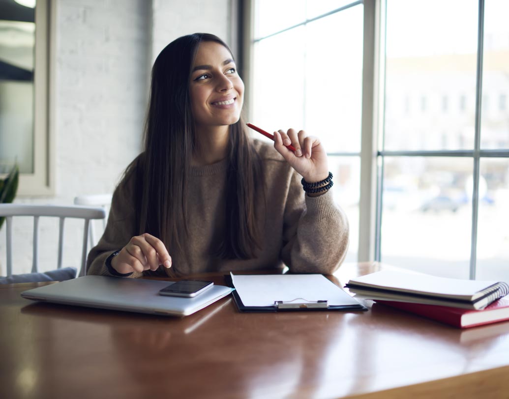 কখনও মিথ্যা বলেন না? এ দিকে ছুটি তো নিতেই হবে। বসকে বলুন, আজ আপনার মুড খুব ভাল। কিন্তু, অফিসে ঢুকলেই সেই কাজ এবং চারপাশে আপনার চূড়ান্ত অপছন্দের কিছু সহকর্মী। অতএব, মুড ভাল রাখতে একটা দিন ছুটি চাই।