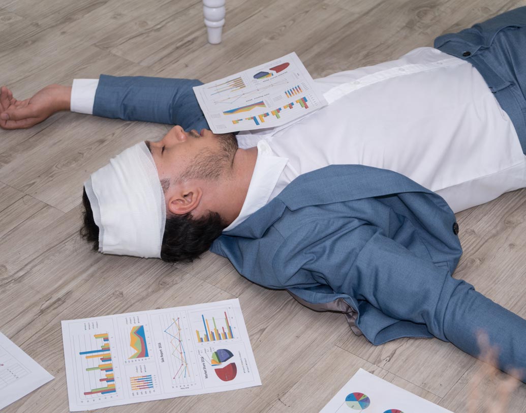 যদি আত্মবিশ্বাসী হন, তাহলে সামনে বসেই বসকে বলুন আপনি খুব অসুস্থ হয়ে পড়েছেন। কাজ করতেই পারছেন না। তারপর, দেখুন কী হয়?