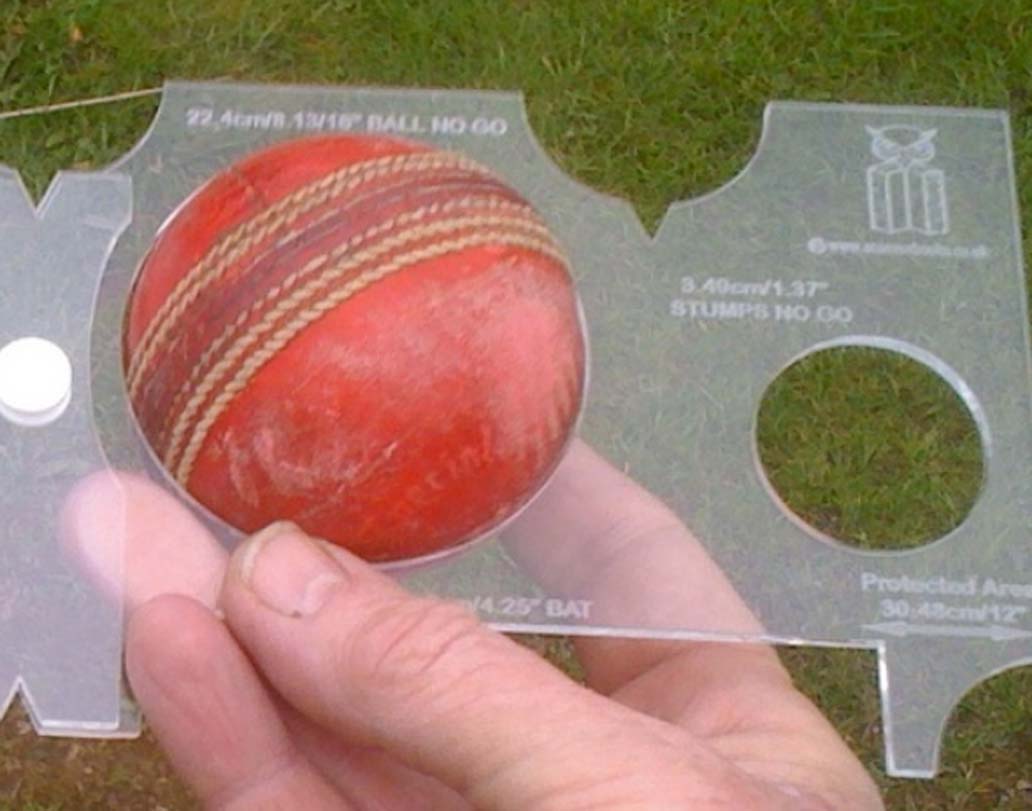 বল গেজ: বলের আকার ঠিক আছে কি না তা পরীক্ষা করার জন্য এই সরঞ্জামটি ব্যবহার করা হয়। বলের আকারের সামান্যতম পরিবর্তন হলেও সহজেই ধরা পড়ে যায়।