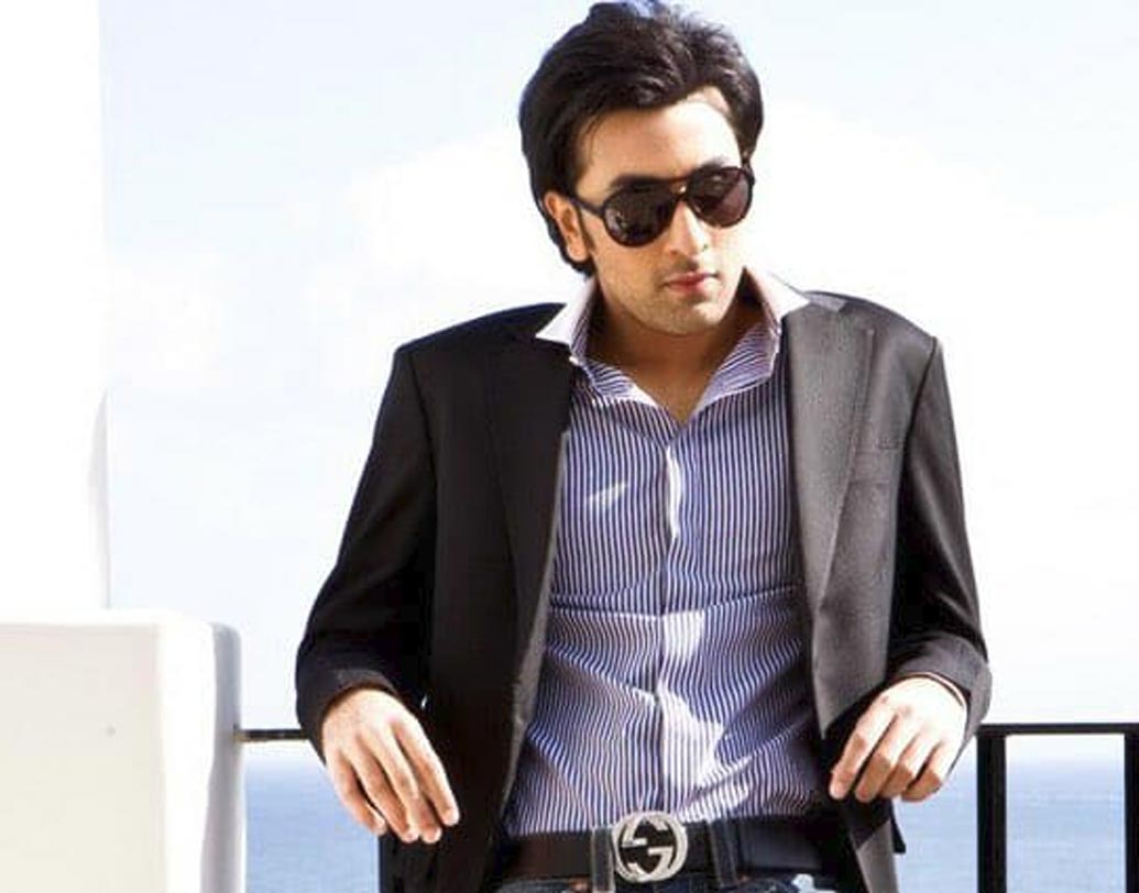 রণবীর কপূর: বলিউডে ভার্সেটাইল অভিনেতা হিসেবে পরিচিতি রয়েছে রণবীরের। নানা রকম চরিত্রে দর্শকদের সামনে নিজেকে মেলে ধরেছেন তিনি। ‘সাওয়ারিয়া’ ছবির একটি গানের দৃশ্যে তাঁর নগ্নতাকে নিয়ে অনেক বিতর্ক হয়।