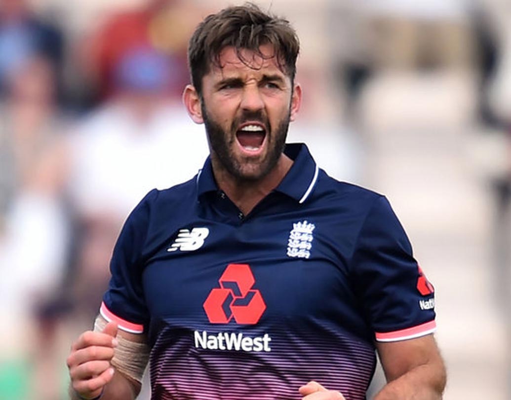 লিয়াম প্লাঙ্কেট (দিল্লি ডেয়ারডেভিলস): কাগিসো রাবাদার জায়গায় তাঁকে দলে নিয়েছে দিল্লি ডেয়ারডেভিলস। ওয়ান ডে তো বটেই, টেস্টেও হাফ সেঞ্চুরি রয়েছে এই ইংরেজ ফাস্ট বোলারের। নাইটদের ক্যাপ্টেন থাকার সময় নারিনকে দিয়ে ওপেন করিয়েছিলেন গম্ভীর। এ বার দিল্লির অধিনায়ক গম্ভীর প্লাঙ্কেটকে দিয়ে ওপেন করিয়ে দেখতে পারেন।