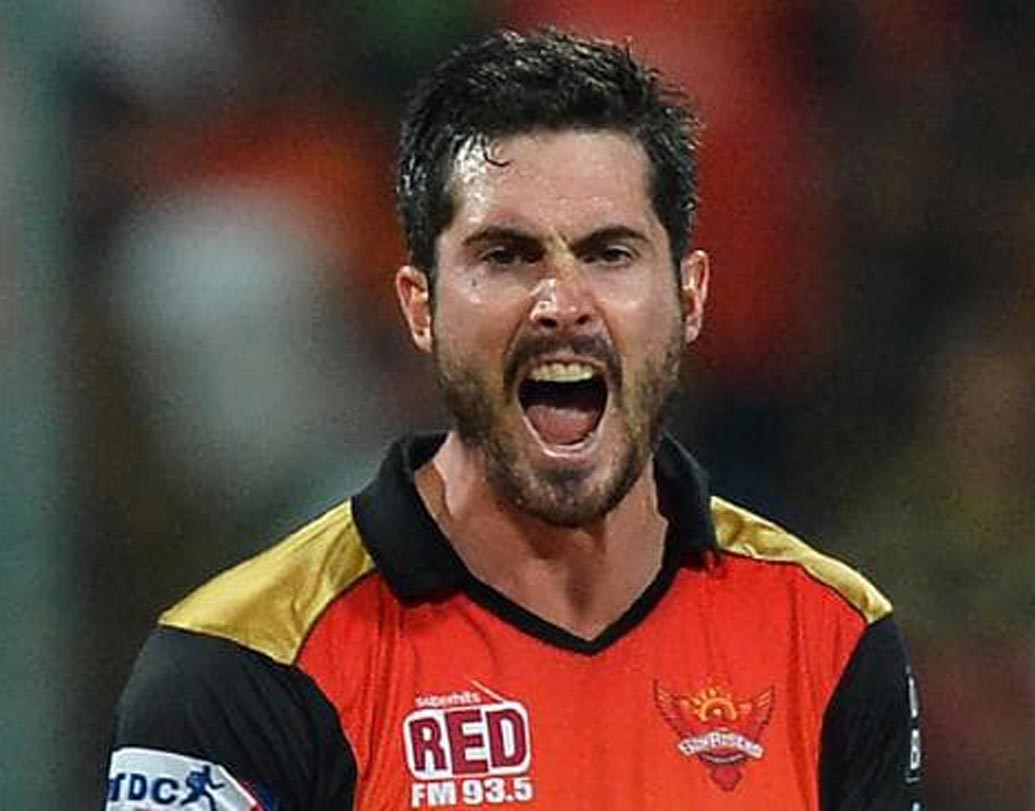 বেন কাটিং (মুম্বই ইন্ডিয়ান্স): এই অজি ফাস্ট বোলার পিঞ্চ হিটিংয়ের জন্য প্রসিদ্ধ। ২০১৬ সালে তাঁর ব্যাট হাতে ১৫ বলে ৩৯ সানরাইজার্সকে ট্রফি জেতাতে সাহায্য করে। এ বারে মুম্বইয়ের হয়ে খেলা কাটিংকে দিয়ে ওপেন করিয়ে দেখতেই পারেন রোহিত শর্মা।