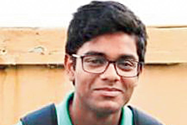 Kolkata News: Student's hanging body recovered from home