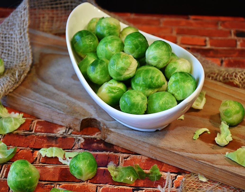 ব্রাসেল স্প্রাউট (ছোট বাঁধাকপি): পেশী বানাতে প্রোটিন, ফাইবার ও ভিটামিন সমৃদ্ধ এই সবজি রাখুন আপনার খাদ্যতালিকায়। এক কাপ ব্রাসেলে রয়েছে ৩ গ্রাম প্রোটিন এবং ৩.৩ গ্রাম ফাইবার। তা ছাড়া ফোলেট, ম্যাগনেসিয়াম, ম্যাঙ্গানীজ, পটাসিয়াম, আয়রন, ক্যালসিয়াম, ভিটামিন এ, সি, কে ও বি৬ রয়েছে পুরোমাত্রায়।