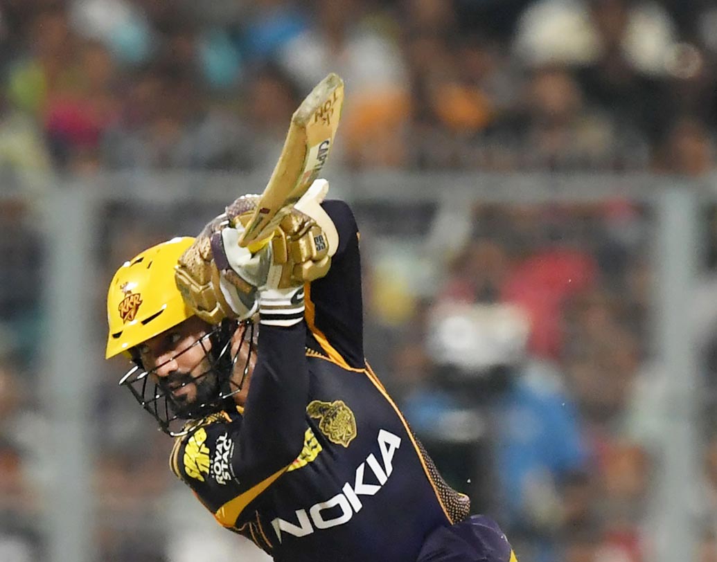 দীনেশ কার্তিক: নাইট অধিনায়ককে আজ বাড়তি দায়িত্ব নিতে হবে। শুধু ব্যাটিং নয়, বোলিং পরিবর্তনও করতে হবে হিসাব করে।