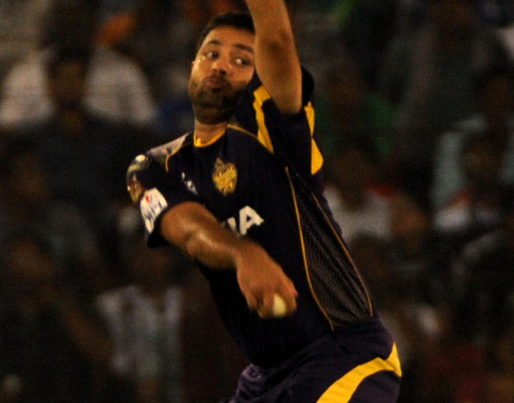 পীযূষ চাওলা: প্রথম ম্যাচে কোহালিদের বিরুদ্ধে ভাল বল করলেও চেন্নইয়ের বিরুদ্ধে দেন ৪৯ রান। তবে হোম ম্যাচে আজ সম্ভবত থাকছেন এই লেগ স্পিনার।