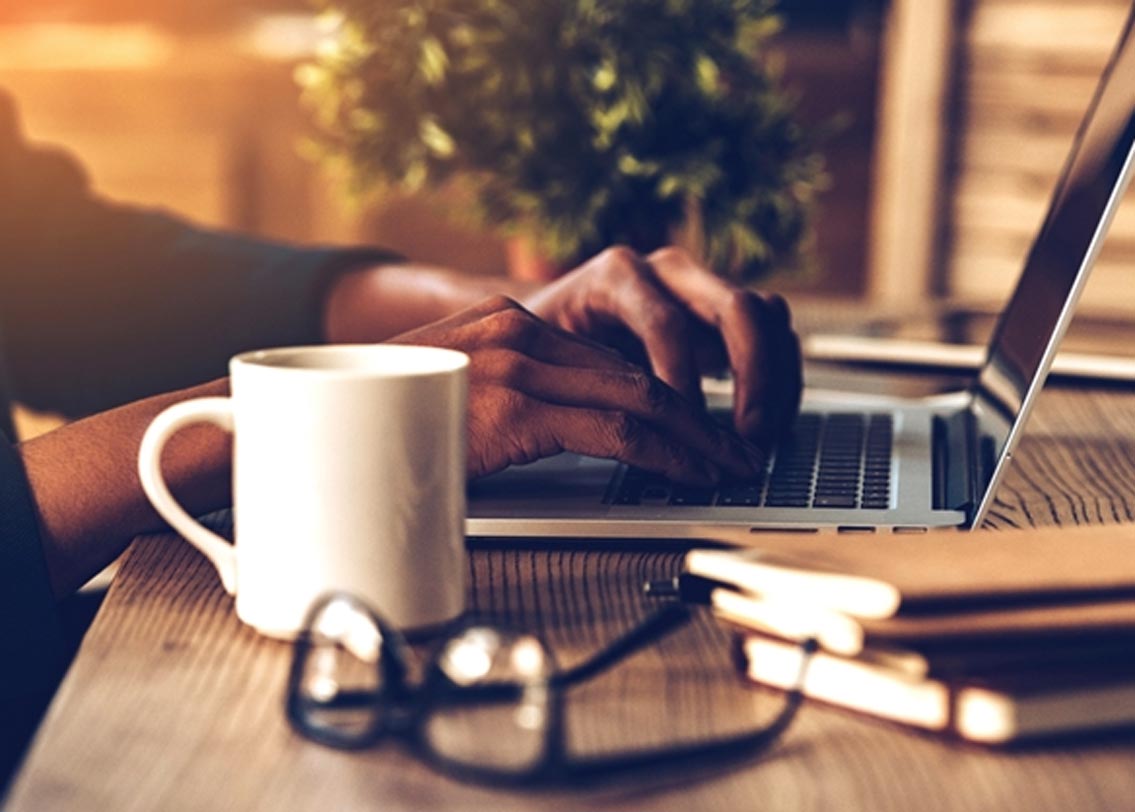 এটা বোঝার একটা সহজ উপায় অবশ্য আছে। একটা কুইজ খেলুন আর বুঝে নিন আসল কালপ্রিট আসলে অফিস কি না। যা যা উত্তর আপনি দেবেন, নিজেই ভেবে দেখুন, তার মধ্যে কতগুলো পজিটিভ এবং কতগুলো নেগেটিভ চিন্তা আসছে আপনার মাথায়। বাকিটা আপনি নিজেই বুঝে যাবেন।