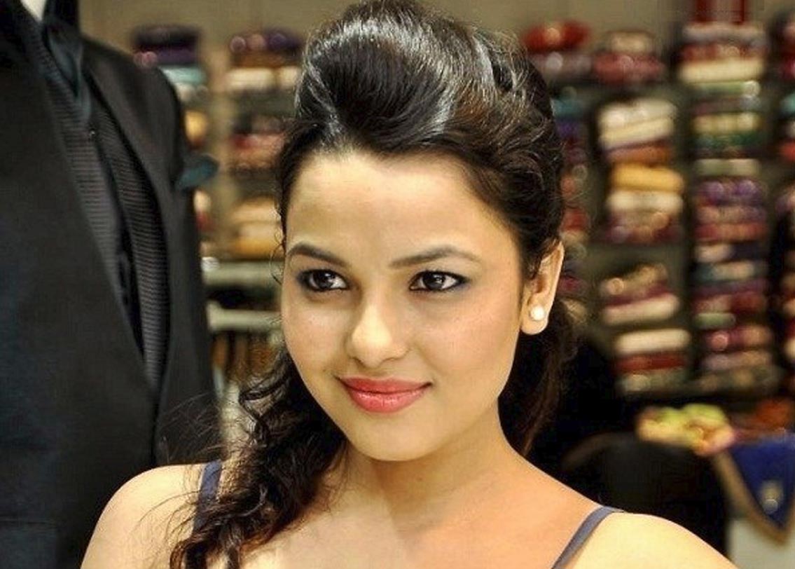 এতগুলো বলিউড ছবি যাঁর ঝুলিতে, তাঁর কী আর মেকওভার না হয়ে উপায় আছে...