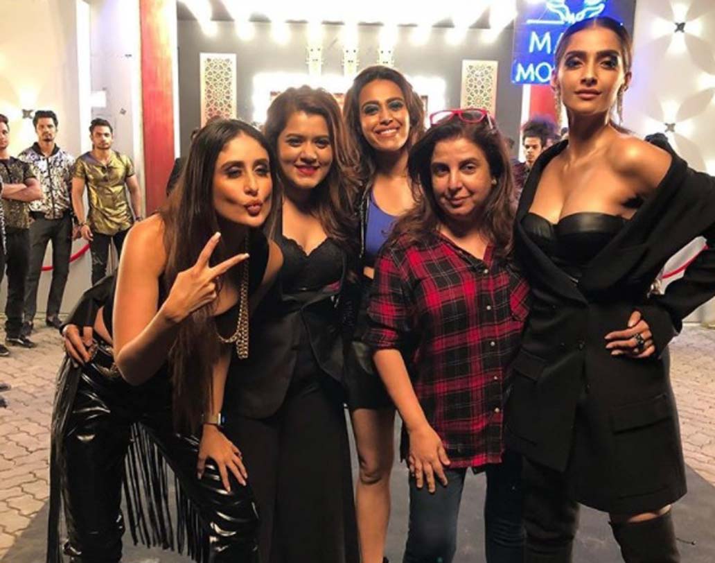 সোনমের সঙ্গে এই গানে পা মিলিয়েছেন করিনা কপূর, স্বরা ভাস্কর ও শিখা তালসানিয়াও।