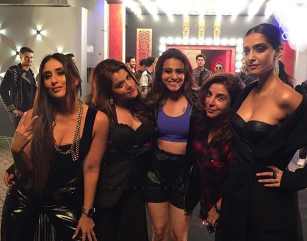 পার্টি সং-এর শুটিংয়ে সবচেয়ে বেশি নজর কেড়েছে নায়িকাদের সাজ। ছবিগুলি সোশ্যাল মিডিয়ায় ভাইরাল হয়েছে। বলি ডিভাদের ‘স্টাইল’-এ এক কথায় মন মজেছে নেটিজেনদের।