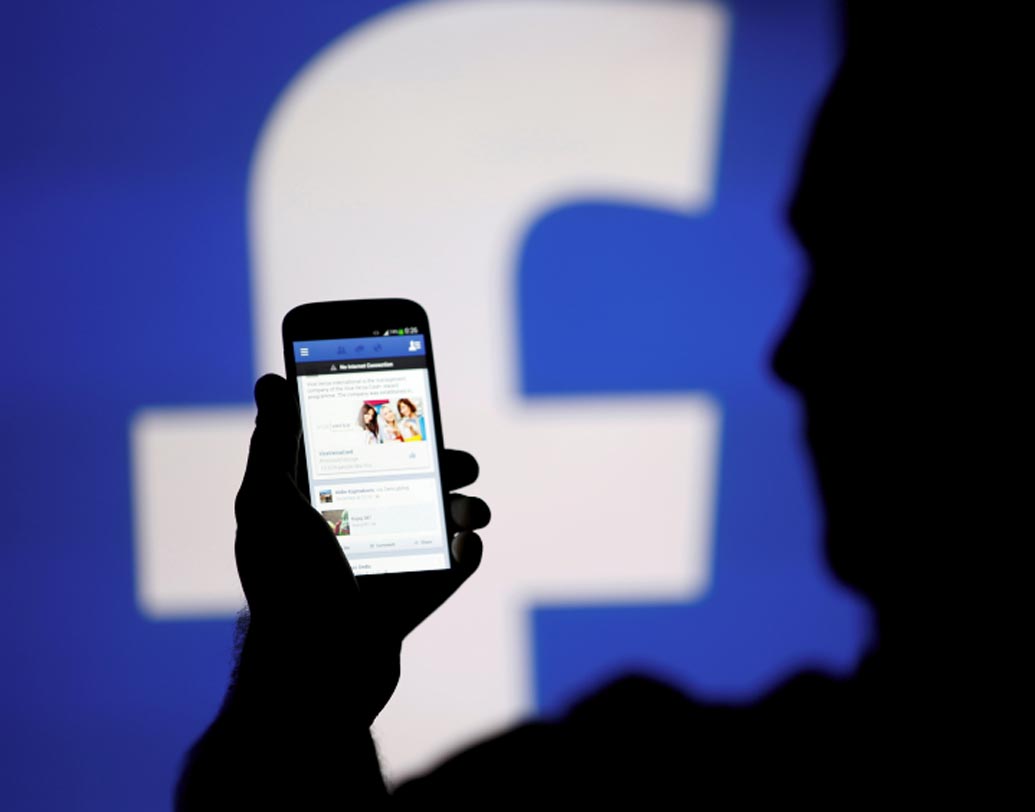 ব্যক্তিগত তথ্যগুলি ফেসবুকে খোলসা করার আগে মাথায় রাখা উচিত বেশ কয়েকটা জিনিস। ফেসবুকে ইউজারের নাম এবং ঠিকানা থেকে সহজেই ব্যাঙ্ক অ্যাকাউন্টের যাবতীয় তথ্য হাতে পেয়ে যান হ্যাকাররা। তার উপরে ফোন নম্বর শেয়ার করলে তো আর রক্ষা নেই। অনর্গল ফোন কল পেতে থাকবেন হ্যাকারদের কাছ থেকে।