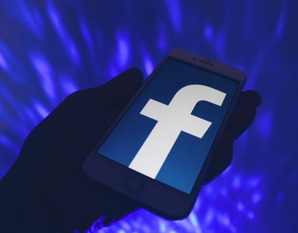 ভয়ঙ্কর ক্ষতিকর বোর্ডিং পাসের তথ্য শেয়ার করা। কেননা এই পাসের বারকোড নম্বর দিয়ে হ্যাকাররা আপনার যাবতীয় তথ্য পেয়ে যেতে পারেন।