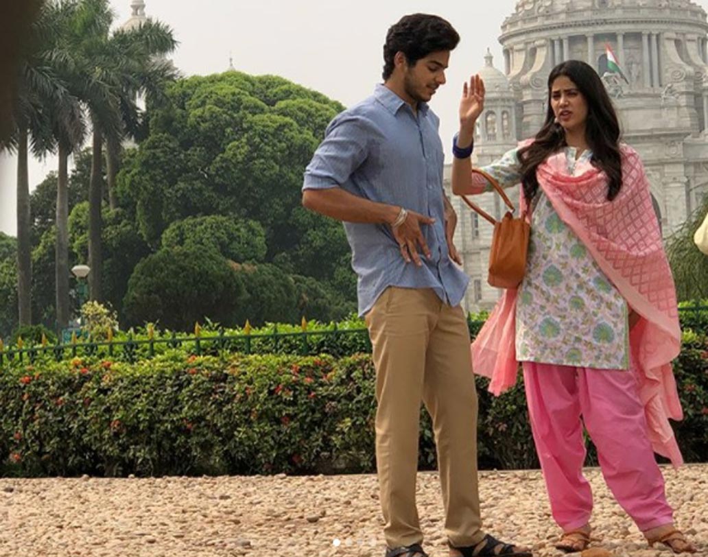 ছবির শুটিং হয়েছে দেশের বিভিন্ন শহরে। জাহ্নবী, কর্ণ জোহর এবং পরিচালক শুটিংয়ের বেশ কিছু ছবি শেয়ার করেছেন ইনস্টাগ্রামে।