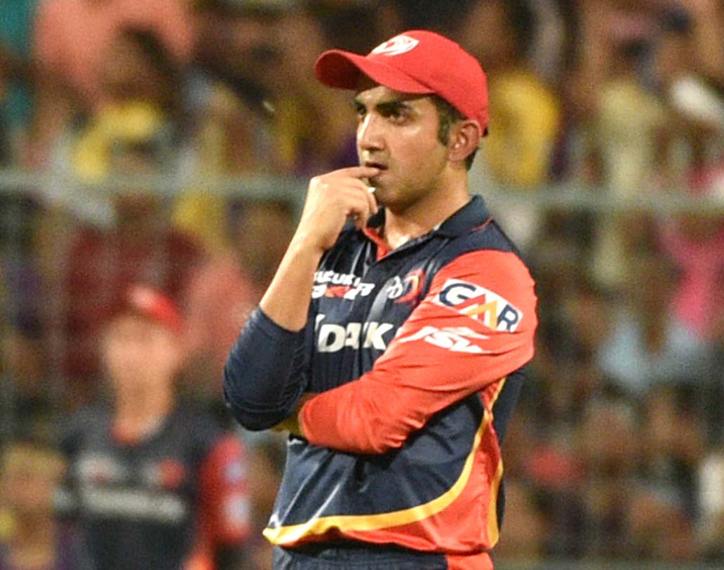 রাসেলের ক্যাচ ফেলা, শামির ব্যর্থতায় হতাশ দিল্লির অধিনায়ক গৌতম গম্ভীর। তখন বুঝে গিয়েছেন ম্যাচ ক্রমেই কঠিন হয়ে উঠছে।