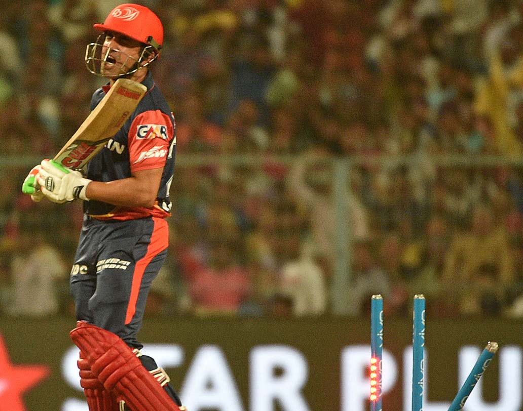 বোল্ড। মাত্র ৮ রানে আউট হওয়ার পর হতাশ অধিনায়ক গম্ভীর।