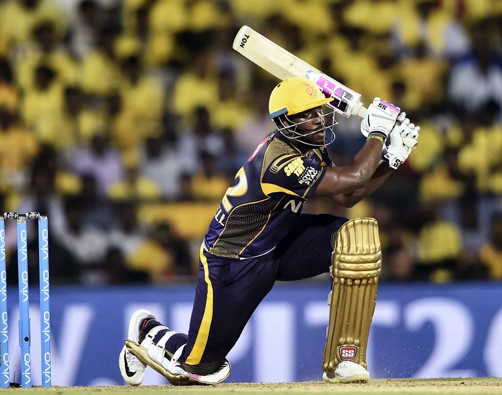 পঞ্চম বল: ওভারের শেষ বল করলেন শামি। ফের সহজেই মাঠের বাইরে পাঠালেন রাসেল।