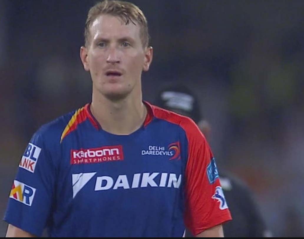 ষষ্ঠ বল: বোলার ক্রিস মরিসের পঞ্চম বল। কোনও রান নিতে পারেননি রাসেল।