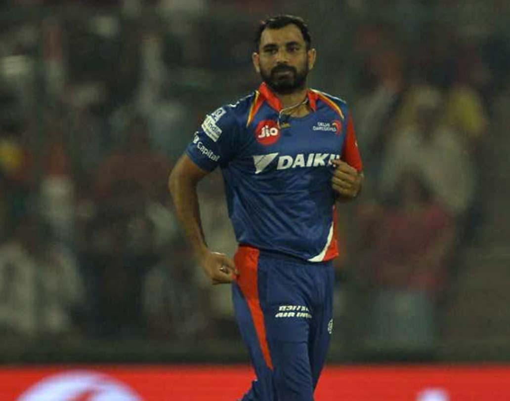 দশম বল: শামির পঞ্চম বল। ব্যাট হাতে রাসেল। ফের ছয়।