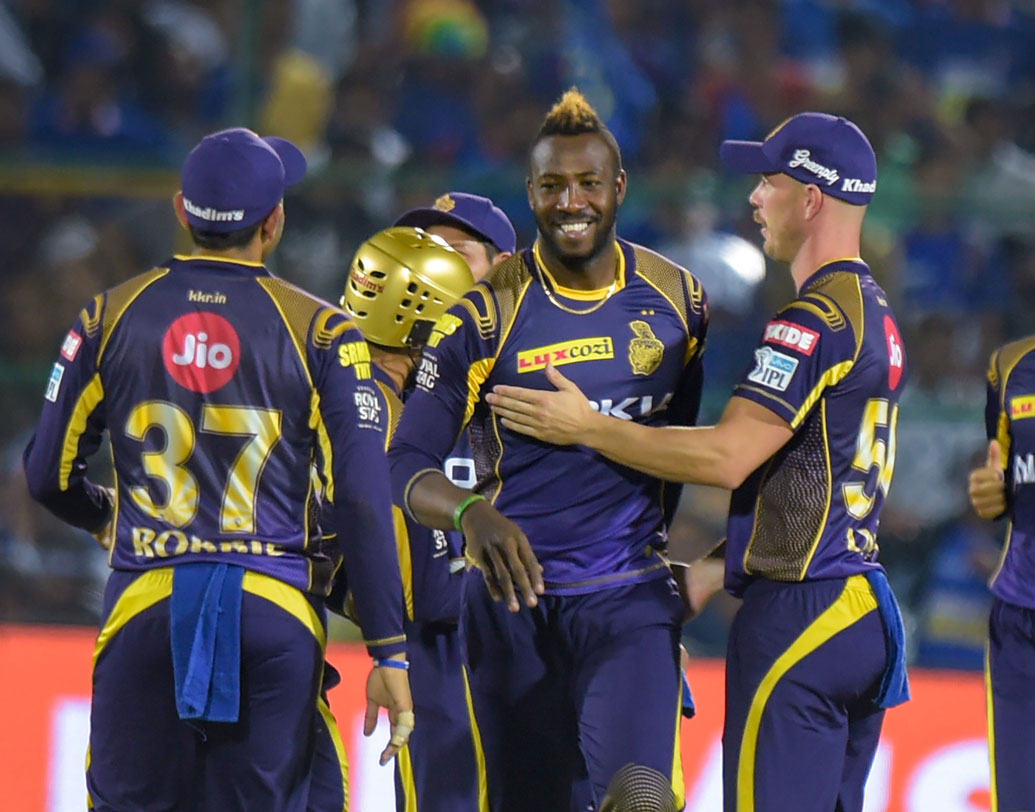 টস ফ্যাক্টর: টি২০ ক্রিকেটে একটি কথা চালু রয়েছে— টস জেতো ম্যাচ জেতো। ছোট ফর্ম্যাটের ক্ষে‌ত্রে চোখের সামনে টার্গেট জানা থাকলে খেলতে সুবিধা হয়। টসে জিতে দীনেশ সেই কাজটাই করে রেখেছিলেন। ছবি: পিটিআই।