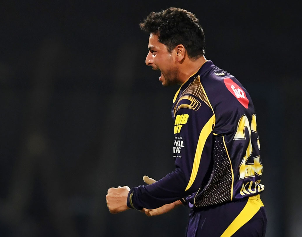 স্পিন ট্রিক: নারাইন ব্যর্থ হলেও বাকি স্পিনাররা দুর্দান্ত বোলিং করেছেন। সুনীল নারাইন বাদে এ দিন কুলদীপ যাদব, পীষূষ চাওলা ও নীতীশ রানা ১০ ওভারে ৫২ রান দিয়ে নিলেন চার উইকেট। ছবি: এএফপি।