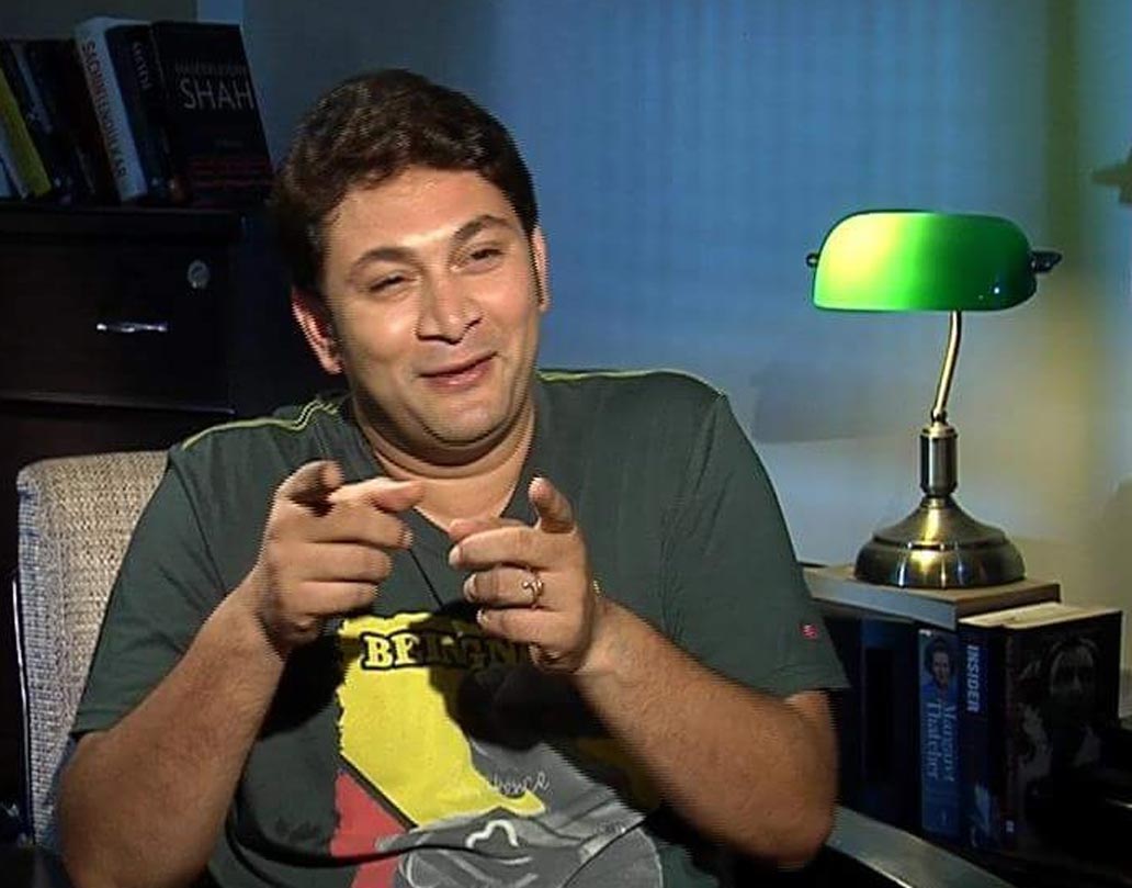 মাস ছয়েক আগে বিহারে নিজের গ্রামে পাড়ি দিয়েছিলেন রাজেশ, লাইমলাইট থেকে বহু দূরে চাষ করার লক্ষ্যে। তবে যেমন তেমন চাষ নয়, একেবারে বিশুদ্ধ পরিবেশবান্ধব চাষাবাদ। যে চাষে রাসায়নিকের ছিটেফোঁটা অবধি থাকবে না।