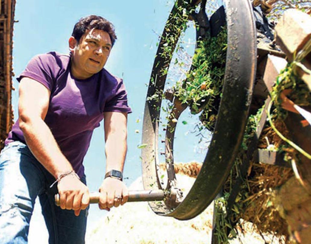 বর্মা গ্রামের বাসিন্দাদের চাষের এই বিশেষ পদ্ধতির ব্যাপারে বেশ কিছু দিন ধরেই শিখিয়ে আসছেন রাজেশ। সরেজমিনে চাষ করেও দেখিয়েছেন। এমনকী চাষিরা হাতনাতে ফলও পেয়েছেন।