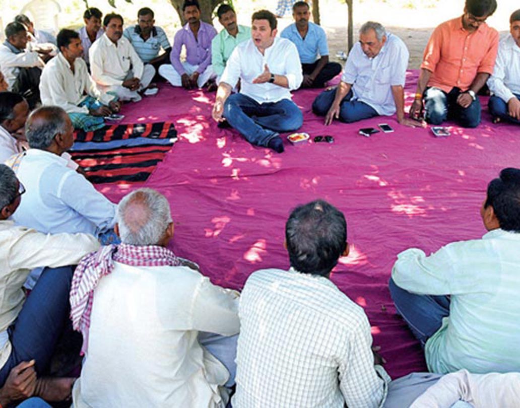 ইদানীং, গরুর দুধ দুইয়েই সকাল শুরু হয় রাজেশ কুমারের। আর তার পরই বেরিয়ে পড়েন জমির দেখভাল করতে। এক ঝাঁক ধারাবাহিকে অভিনয় করে গিয়েছেন একনাগাড়ে। তবে এখন আর লাইমলাইটকে মিস করেন না তিনি। ভাল লাগে না মেট্রো সিটির ঝাঁ চকচকে জীবনও।