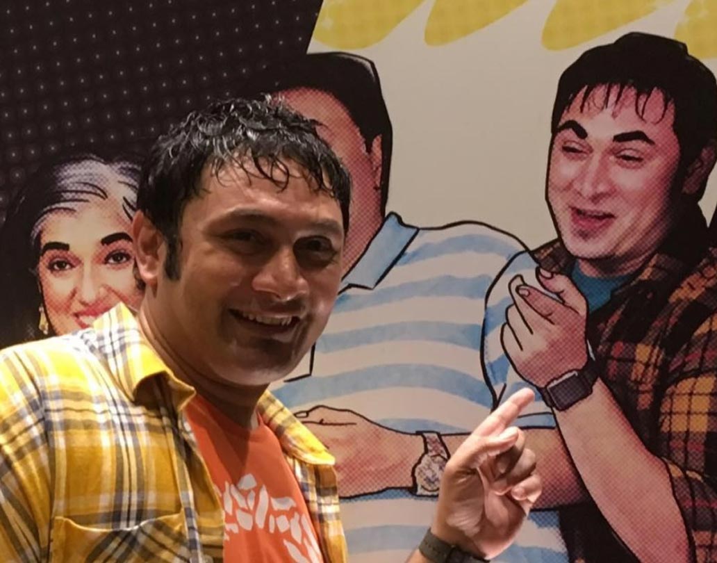 এই বিষয়ে রাজেশের স্পষ্ট উপলব্ধি,‘সূর্যাস্তের পর তো প্রায় সবকিছুই অচল হয়ে যায় এই গ্রামে। কিন্তু তবুও যেন অতিন্দ্রিয় সুখানুভূতির আভাস মেলে। তবে এখানে নিজের মনের কথাটা অনেক বেশি করে শোনা যায়।’