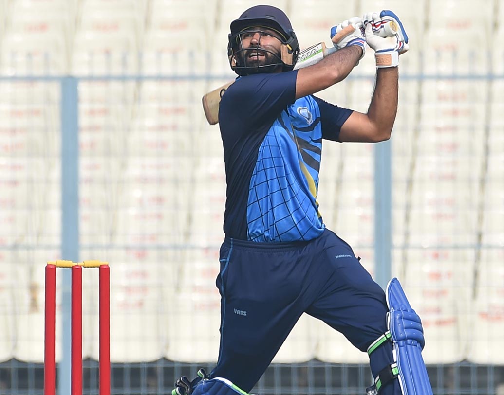 ইশাঙ্ক জাগ্গি: নিজের রাজ্য ঝাড়খণ্ডের হয়ে তিন নম্বরে নামেন ইশাঙ্ক। রঞ্জিতে বেশ ভাল পারফর্ম করার পর যোগ দিয়েছেন নাইট রাইডার্সে। ওপেনিং স্লটে তাঁকে দেখা যেতেই পারে।