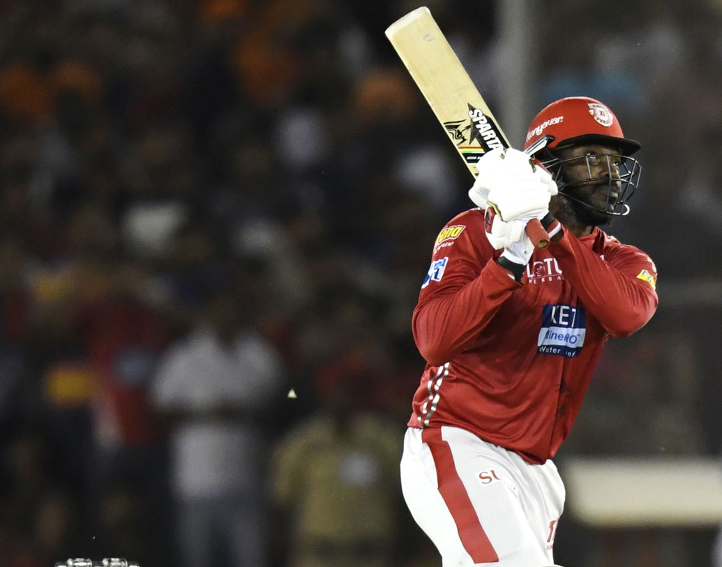 গেলকে আটকাতে হবে প্রথমেই। প্রয়োজনে প্রথমেই দলের সেরা অস্ত্র নারাইনকে আনতে হবে। ছবি: এএফপি।