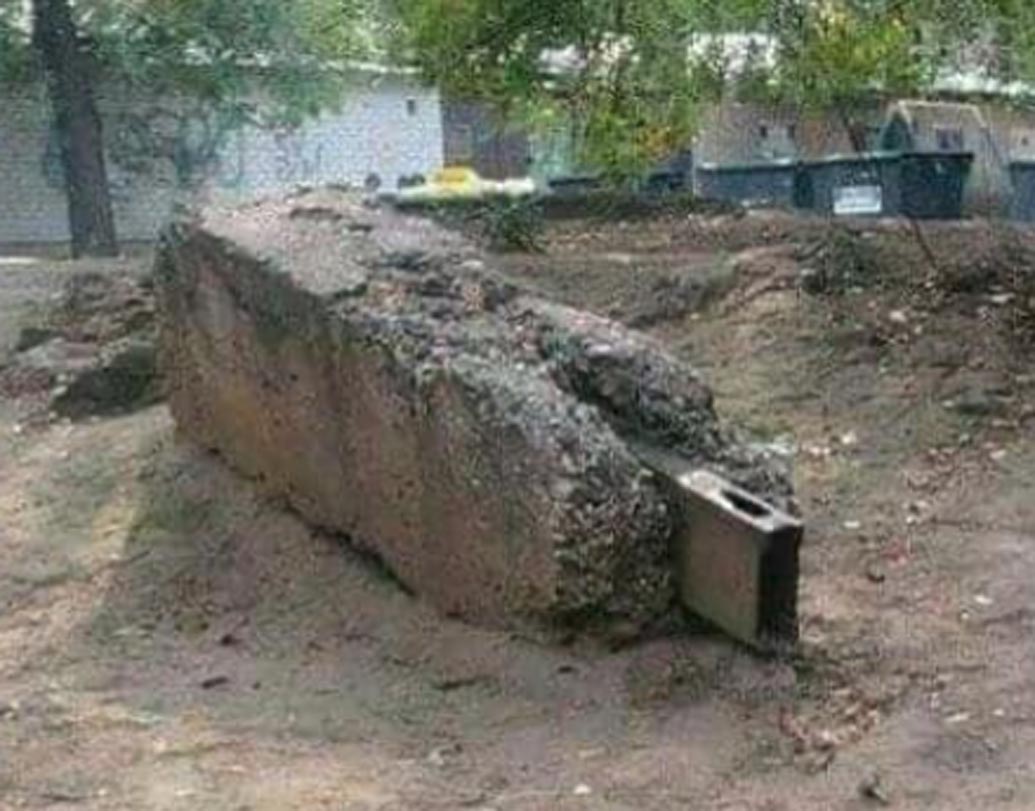 কৌরব-পাণ্ডবদের মধ্যে কুরুক্ষেত্রে অত ভয়ঙ্কর যুদ্ধ হল। আর ঘরে বসেই দৃষ্টিহীন ধৃতরাষ্ট্রকে গোটা যুদ্ধের ধারা বিবরণী দিয়ে গেলেন সঞ্জয়। কী ভাবে? দেখুন এই সেই ‘ডঙ্গল’ যেটা দিয়ে মহাভারতের যুগে ইন্টারনেট কানেক্ট করা হত।