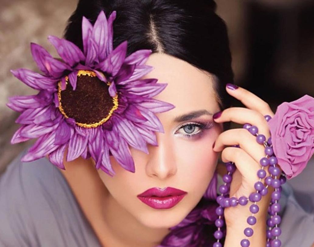 শাহরুখের সঙ্গে অভিনয় করে খ্যাতি পেয়েছেন পাকিস্তানের অভিনেত্রী মাহিরা খান। আয়ানও কি কোনওদিন ফিল্মি দুনিয়া বা বলিউডে কাজ করবেন? উত্তর দেবে সময়।