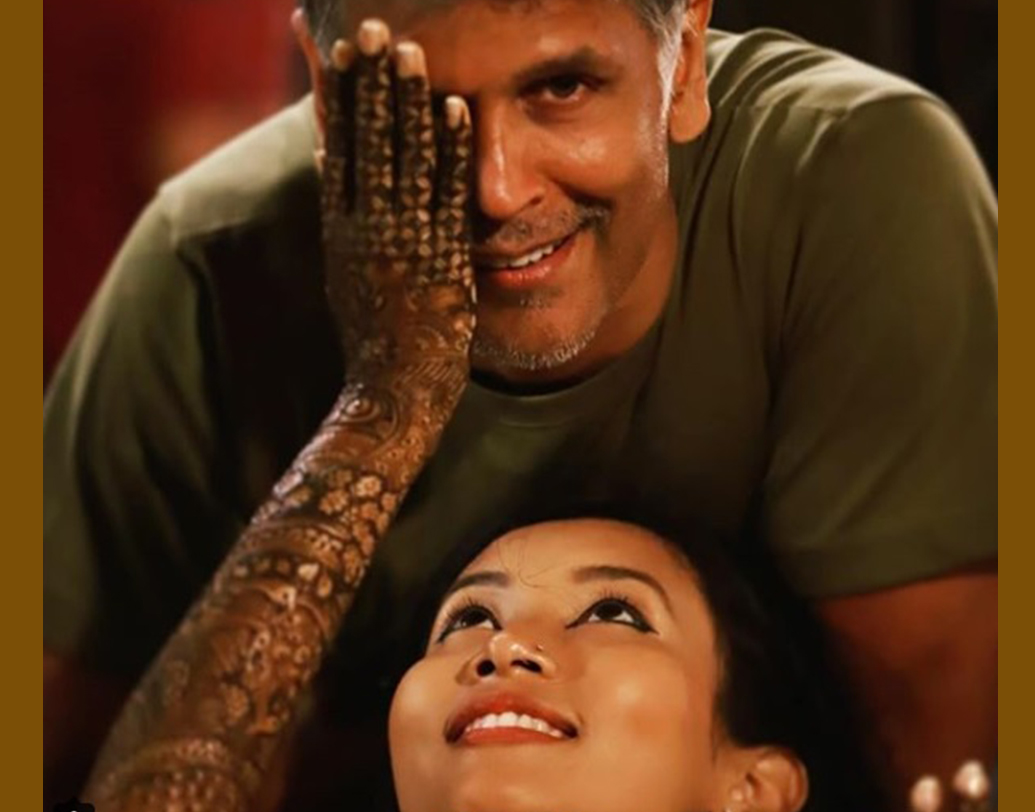 বেশ কয়েক মাস ধরে তাঁদের সম্পর্ক নিয়ে নানা কথা শোনা গিয়েছে। বয়সে অনেকটা ছোট মেয়ের সঙ্গে মিলিন্দের প্রেম নিয়ে আপত্তিও তুলেছিলেন অনেকে। এমনকী শোনা গিয়েছিল, অঙ্কিতার বাড়ি থেকেও নাকি আপত্তি উঠেছিল। তবে শেষ পর্যন্ত প্রেমেরই জয় হল।