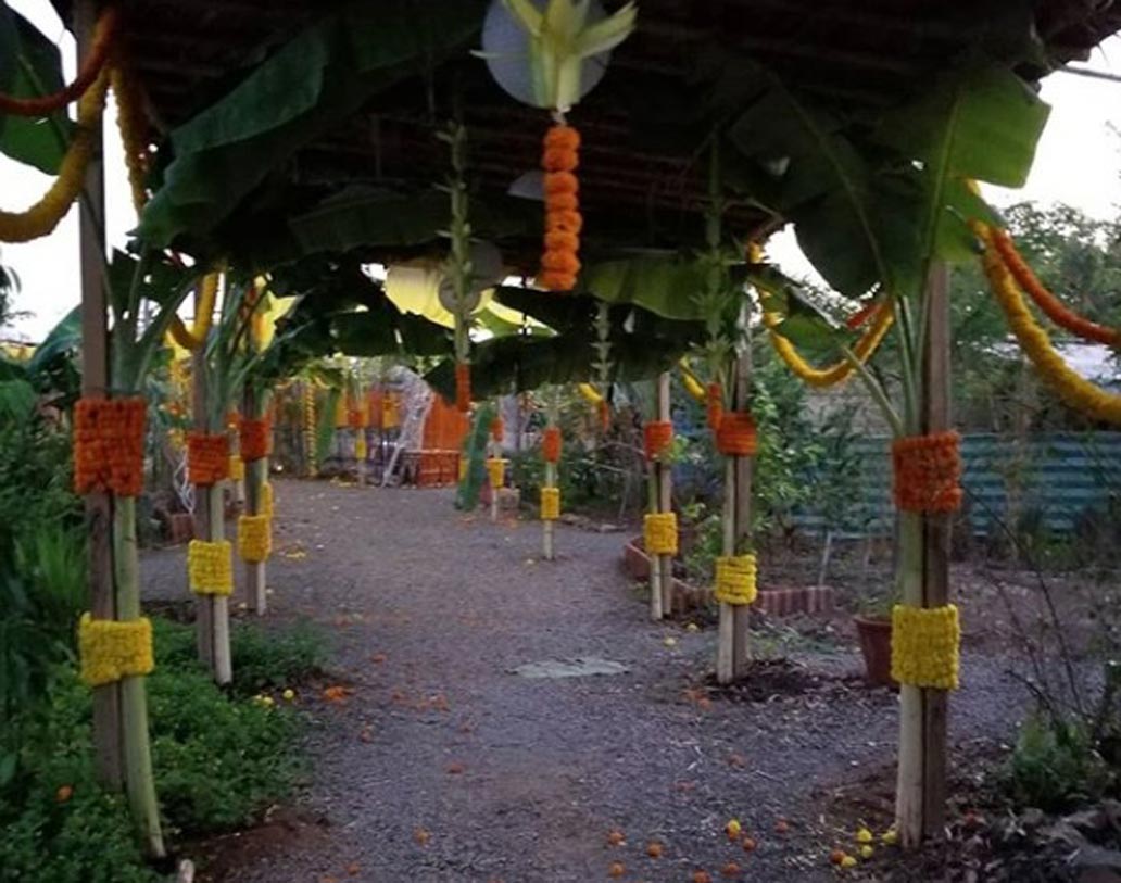 ইতিমধ্যেই সাজানো শুরু হয়ে গিয়েছে মণ্ডপ।