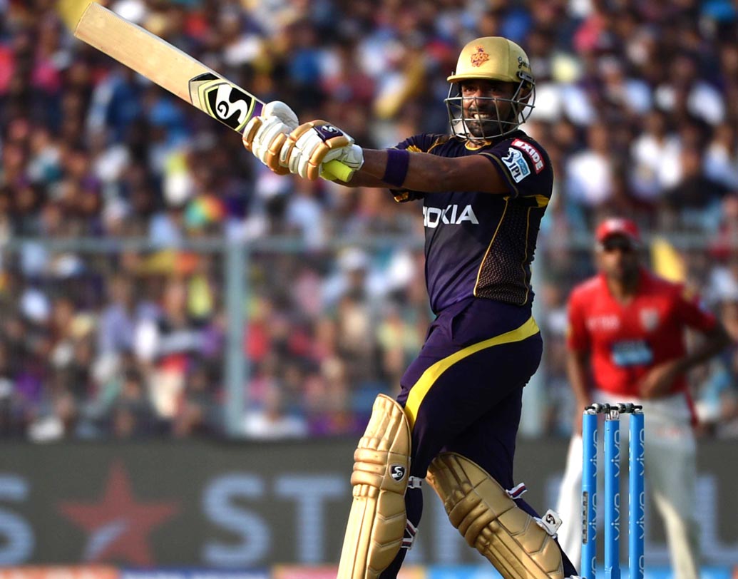 কম যায়নি রবীন উথাপ্পার ব্যাটিংও।  ২৩ বলে ৩৪ রান করে অশ্বিনের বলে আউট হন। ছবি: সুদীপ্ত ভৌমিক।