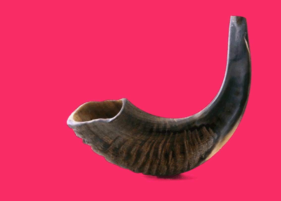 এই ক্ষেত্রে কিছু একটা ধাতব বর্ম পেনিসের মুখে পরিয়ে দেওয়া হত। সাধারণত সোনার আস্তরণ পরানো হত। চিনে আবার সিল্ক কাগজ বা ভেড়ার খাদ্যনালী দিয়ে কন্ডোম বানানো হত। জাপানে কচ্ছপের খোল এমনকী অনেক ক্ষেত্রে পশুর শিং দিয়েও তৈরি করা হত কন্ডোম।