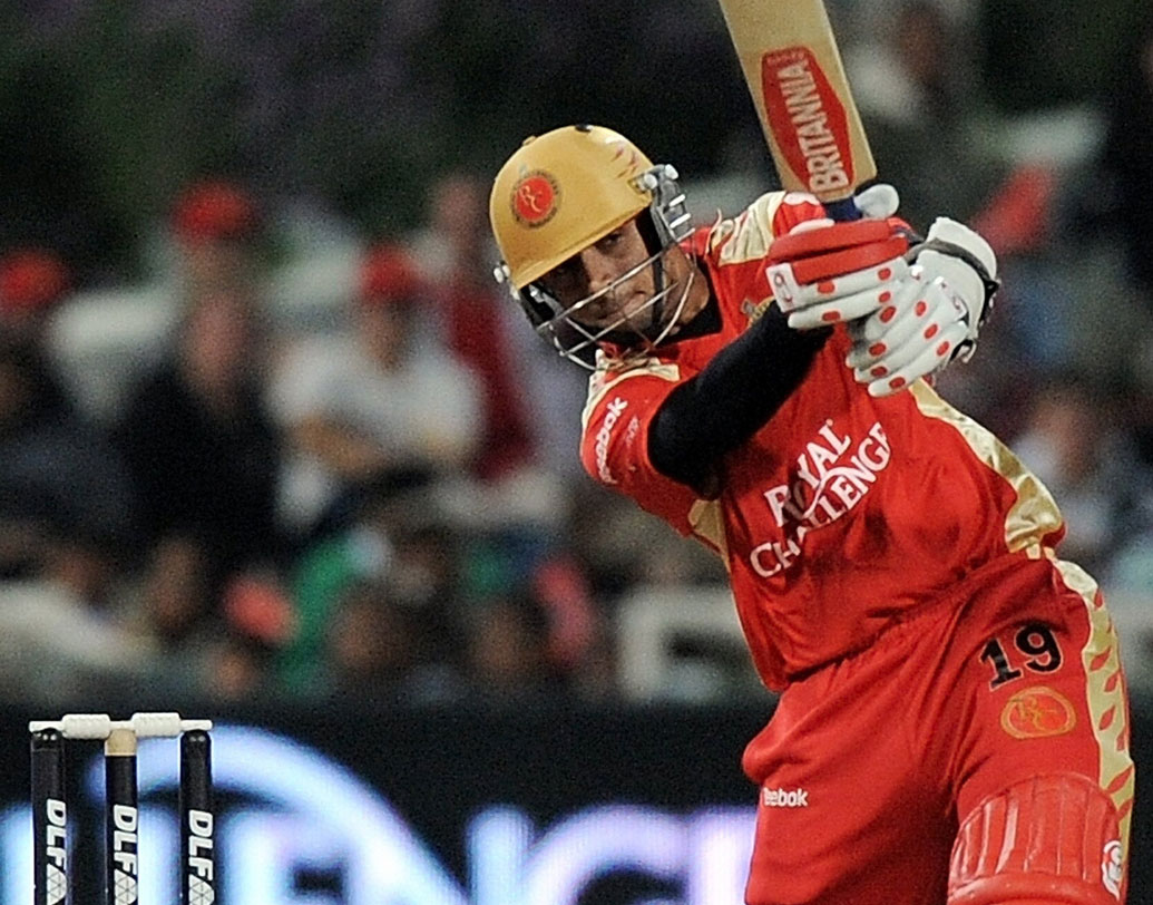 রাহুল দ্রাবিড়: আরসিবির প্রথম দলের অধিনায়ক। প্রথম আইপিএলে আরসিবির হয়ে সর্বাধিক রান করেছিলেন তিনি। ১৪ ম্যাচে ৩৭১ রান করছিলেন ‘দ্য ওয়াল’। তবে প্রথম ম্যাচে নাইটদের বিরুদ্ধে মাত্র ২ রান করেছিলেন তিনি। এই মুহূর্তে দ্রাবিড় ভারতীয় এ এবং ভারতের জুনিয়র দলের কোচ। তাঁর কোচিংয়ে এ বছর অনূর্ধ্ব ১৯ বিশ্বকাপ জিতেছে ভারত।