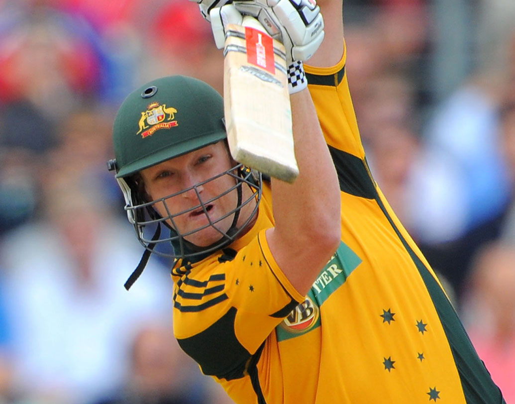 ক্যামেরন হোয়াইট: সেই সময়ে হার্ড হিটার এই অজির টি২০-তে দর ছিল প্রচুর। কিন্তু আরসিবির হয়ে তেমন খেলতে পারেননি হোয়াইট। নাইটদের বিরুদ্ধে প্রথম ম্যাচে তাঁরা এক ওভারে ২৪ রান করেন ম্যাকালাম। পরে ব্যাট করতে নেমে ১০ বলে ৬ রান করেন হোয়াইট। আইপিএলে তিনটি ফ্র্যাঞ্চাইজির হয়ে খেলার পর চলতি বছর অস্ট্রেলিয়ার জাতীয় দলে ফের ডাক পেয়েছেন।