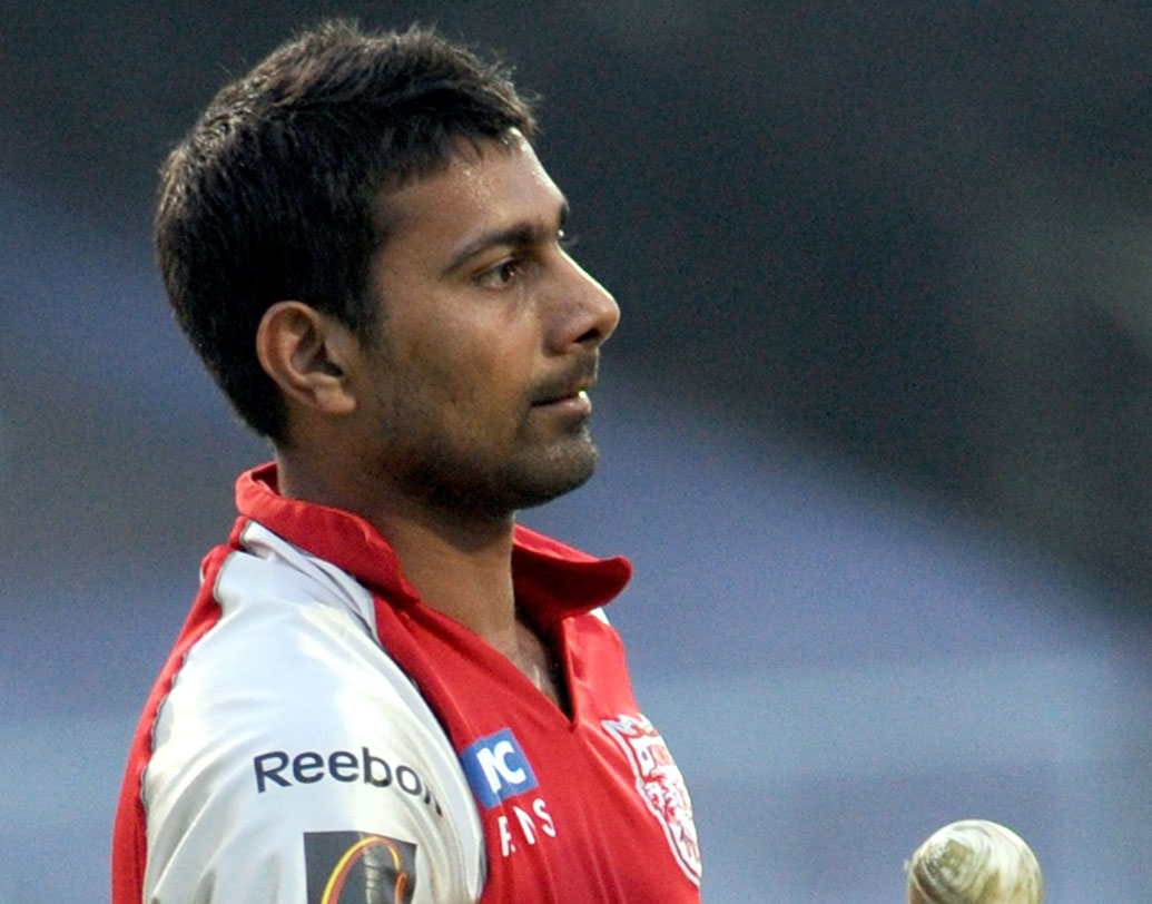 প্রবীণ কুমার: সেই ম্যাচে আরসিবির সফলতম ব্যাটসম্যান ছিলেন প্রবীণ। ১৮ রান করেন তিনি। তবে বল হাতে ৪ ওভারে ৩৮ রান দেন। বহু দিন ভারতের জাতীয় দলে খেলা এই ডানহাতি পেসার বর্তমানে উত্তরপ্রদেশের হয়ে ঘরোয়া ক্রিকেট খেলেন।